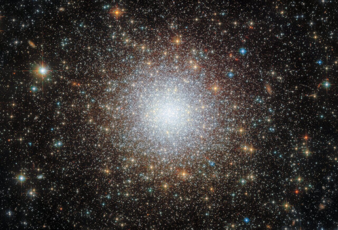The Globular Cluster NGC 2210 in the Large Magellanic Cloud