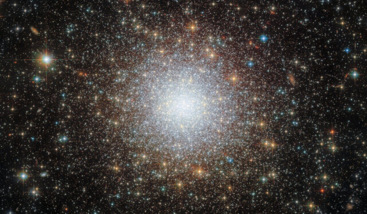 The globular cluster NGC 2210 in the Large Magellanic Cloud